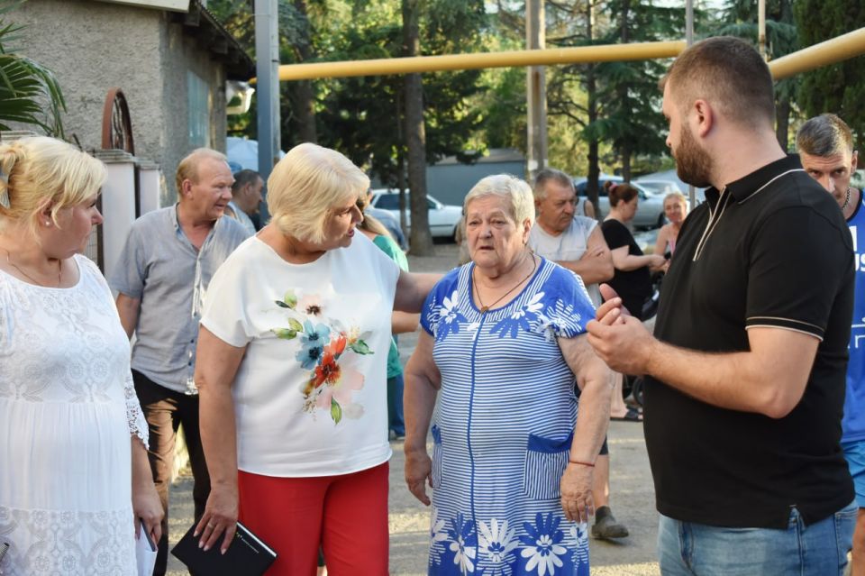 Галина Огнёва: Ко мне поступили обращения от жителей села Изобильное, проживающих в домах №47 и №49 по улице Новой, относительно работы управляющей компании Галина Огнёва: Ко мне поступили обращения от жителей села Изобильное, проживающих в домах №47 и №49 по улице Новой, относительно работы управляющей компании