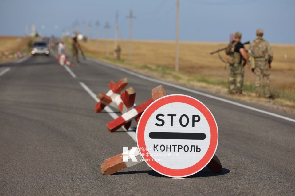 В Черноморском районе этим утром проходят учения подразделений территориальной обороны «Барс-Крым», Министерства обороны Российской Федерации, других силовых и правоохранительных структур В Черноморском районе этим утром проходят учения подразделений территориальной обороны «Барс-Крым», Министерства обороны Российской Федерации, других силовых и правоохранительных структур