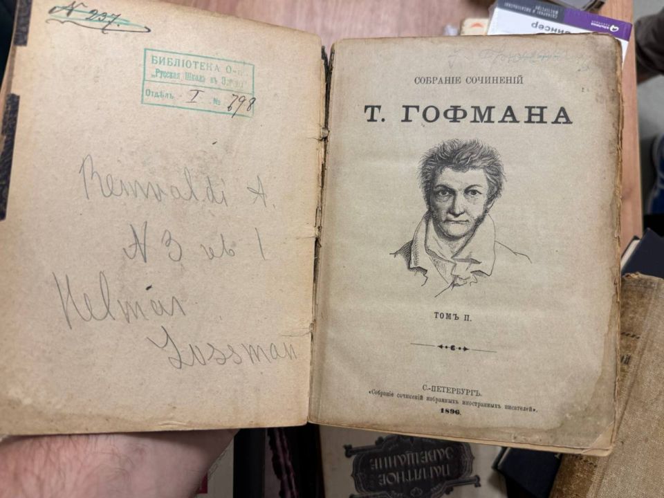 Огромное спасибо подписчикам и редакции ТГ-канала СИГНАЛ за книги, переданные для открытой «Геройской библиотеки» на Киностудии Данилевского в Мариуполе Огромное спасибо подписчикам и редакции ТГ-канала СИГНАЛ за книги, переданные для открытой «Геройской библиотеки» на Киностудии Данилевского в Мариуполе
