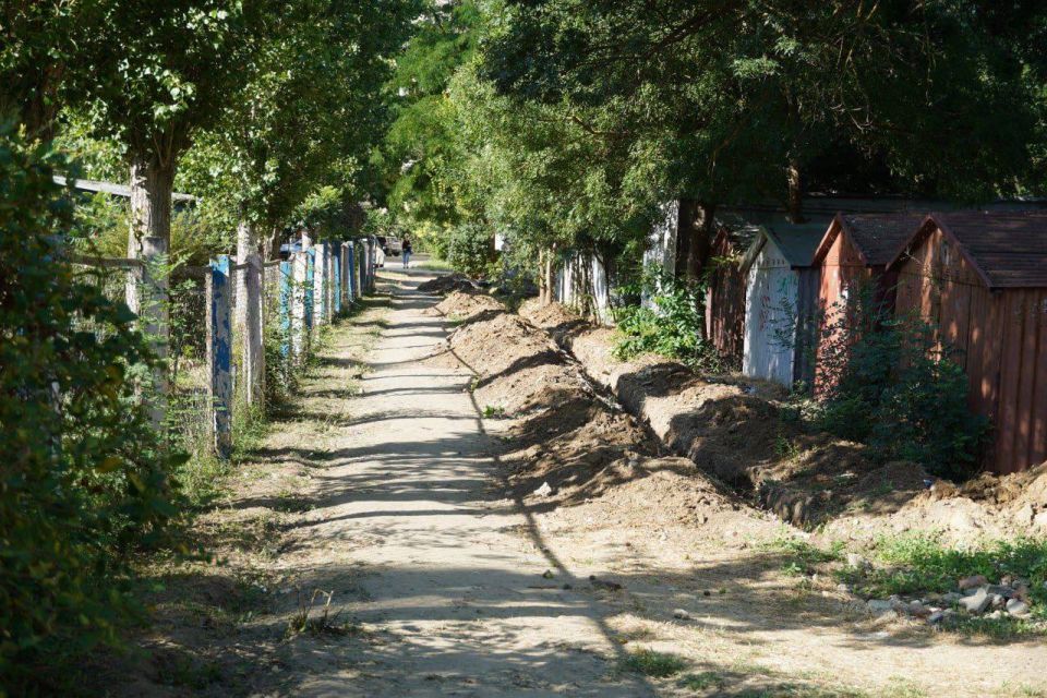 Продолжаются работы по благоустройству аллеи, ведущей от улицы Андрея Первозванного к школе № 26 Продолжаются работы по благоустройству аллеи, ведущей от улицы Андрея Первозванного к школе № 26