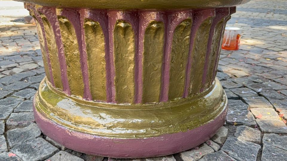 В центре Керчи обновляют уличные вазоны для цветов В центре Керчи обновляют уличные вазоны для цветов