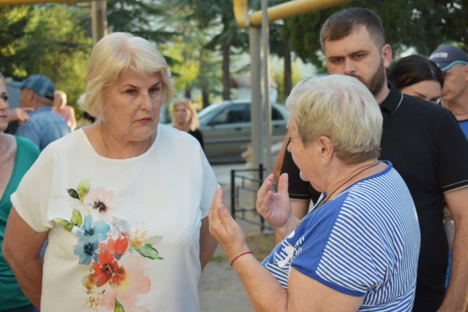 Галина Огнёва: Ко мне поступили обращения от жителей села Изобильное, проживающих в домах №47 и №49 по улице Новой, относительно работы управляющей компании Галина Огнёва: Ко мне поступили обращения от жителей села Изобильное, проживающих в домах №47 и №49 по улице Новой, относительно работы управляющей компании