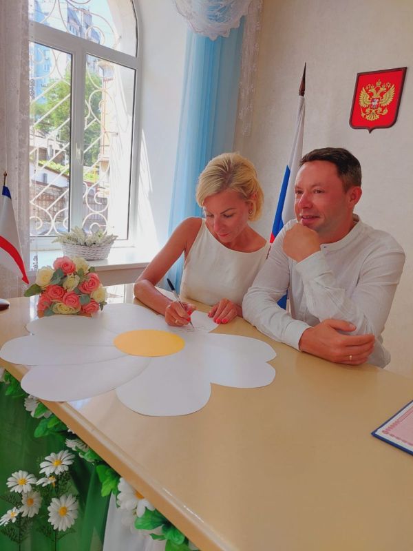Отделы ЗАГС Крыма уделяют всё больше внимания работе по популяризации в обществе семейных ценностей Отделы ЗАГС Крыма уделяют всё больше внимания работе по популяризации в обществе семейных ценностей