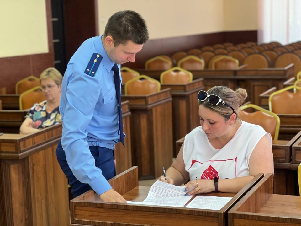 Глава администрации города Игорь Ивин провел очередное заседание рабочей группы Межведомственной комиссии по противодействию нелегальной занятости Глава администрации города Игорь Ивин провел очередное заседание рабочей группы Межведомственной комиссии по противодействию нелегальной занятости
