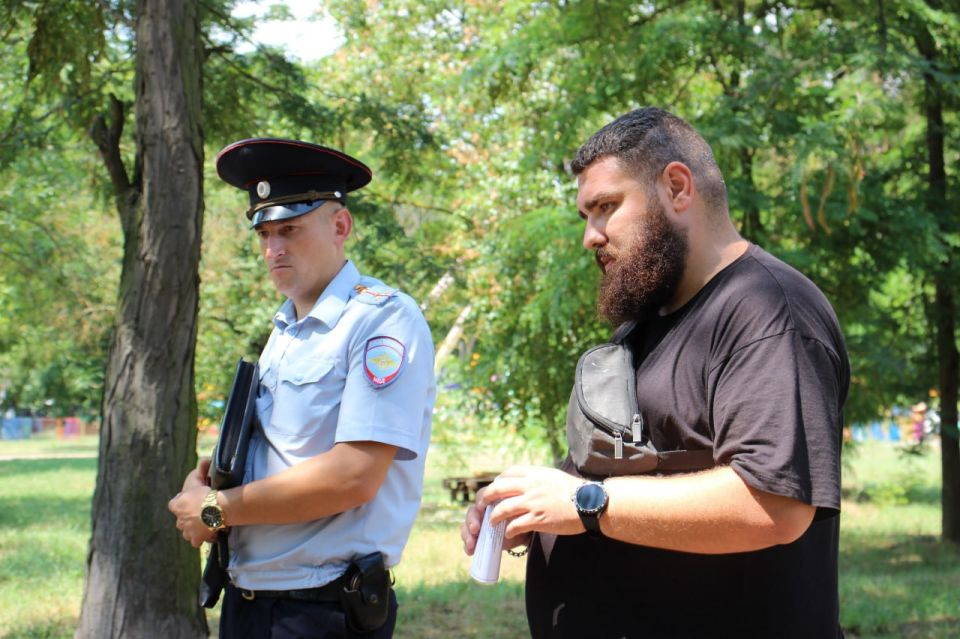 В Комсомольском парке сотрудники управления муниципального контроля и представители полиции провели рейд по соблюдению правил выгула собак В Комсомольском парке сотрудники управления муниципального контроля и представители полиции провели рейд по соблюдению правил выгула собак
