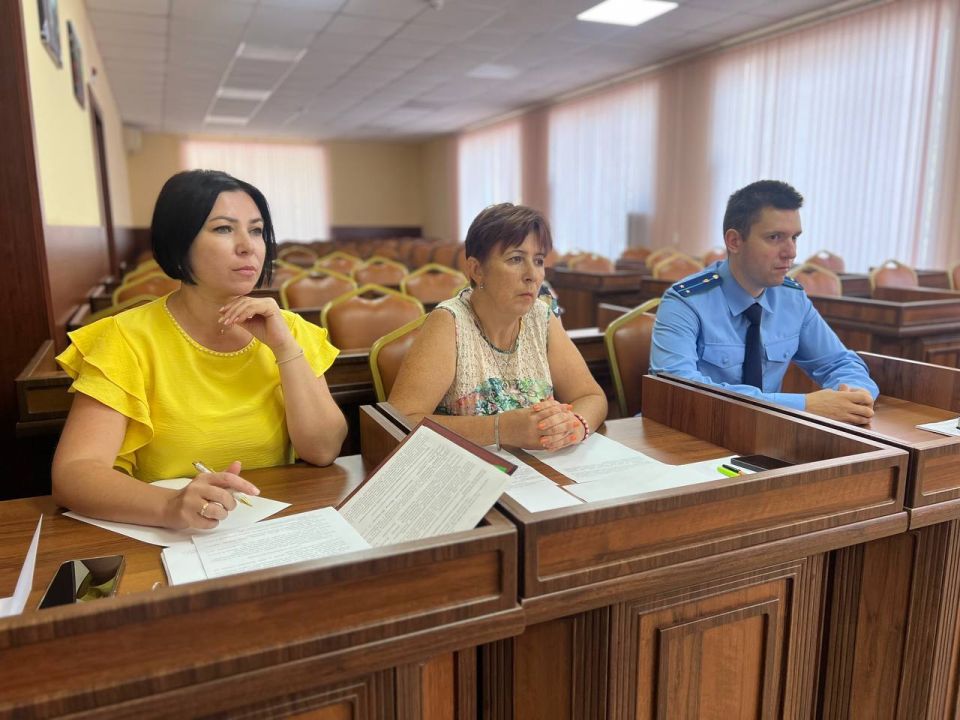 Глава администрации города Игорь Ивин провел очередное заседание рабочей группы Межведомственной комиссии по противодействию нелегальной занятости Глава администрации города Игорь Ивин провел очередное заседание рабочей группы Межведомственной комиссии по противодействию нелегальной занятости