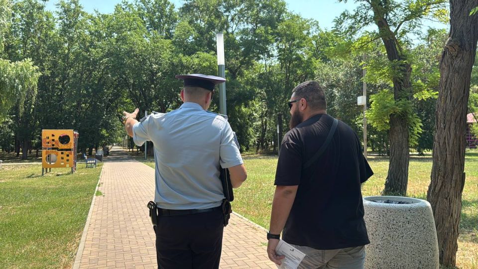 В Комсомольском парке сотрудники управления муниципального контроля и представители полиции провели рейд по соблюдению правил выгула собак В Комсомольском парке сотрудники управления муниципального контроля и представители полиции провели рейд по соблюдению правил выгула собак