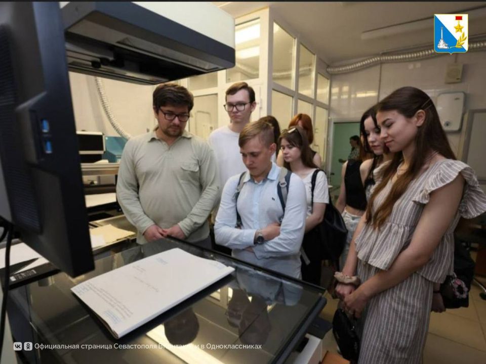 Студенты-историки проходят практику в Севастопольском архиве Студенты-историки проходят практику в Севастопольском архиве