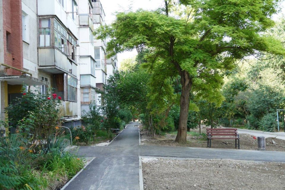 Практически завершено благоустройство двора по ул. Суворова, 19, 21. В рамкам рабочего выезда глава администрации Керчи Олег Каторгин оценил результаты работы подрядной организации «Архонт» Практически завершено благоустройство двора по ул. Суворова, 19, 21. В рамкам рабочего выезда глава администрации Керчи Олег Каторгин оценил результаты работы подрядной организации «Архонт»
