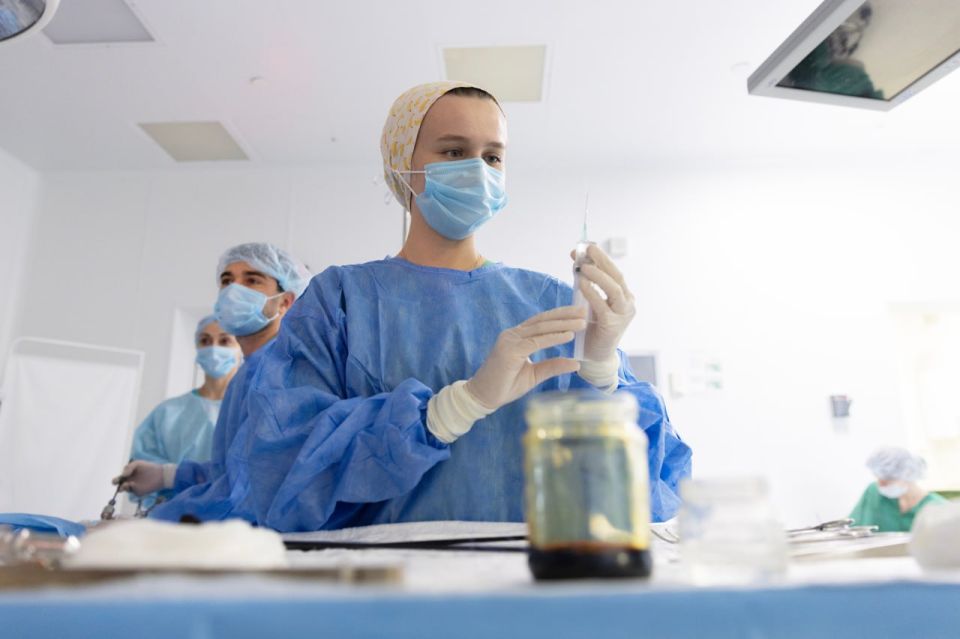  :    2025      7 669     6 884   785 