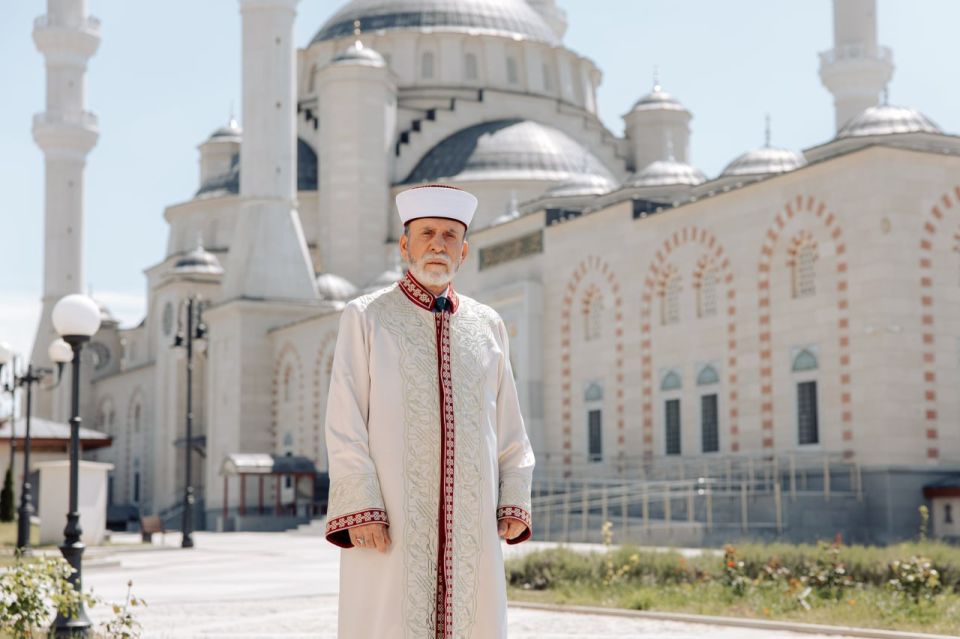 Сергей Аксёнов: Рад поздравить с днем рождения Муфтия мусульман Крыма хаджи Эмирали Аблаева!