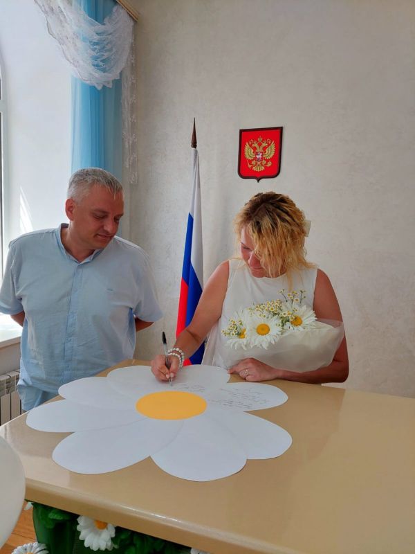 Отделы ЗАГС Крыма уделяют всё больше внимания работе по популяризации в обществе семейных ценностей Отделы ЗАГС Крыма уделяют всё больше внимания работе по популяризации в обществе семейных ценностей