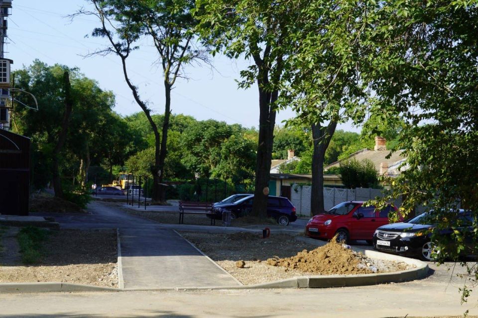 Практически завершено благоустройство двора по ул. Суворова, 19, 21. В рамкам рабочего выезда глава администрации Керчи Олег Каторгин оценил результаты работы подрядной организации «Архонт» Практически завершено благоустройство двора по ул. Суворова, 19, 21. В рамкам рабочего выезда глава администрации Керчи Олег Каторгин оценил результаты работы подрядной организации «Архонт»