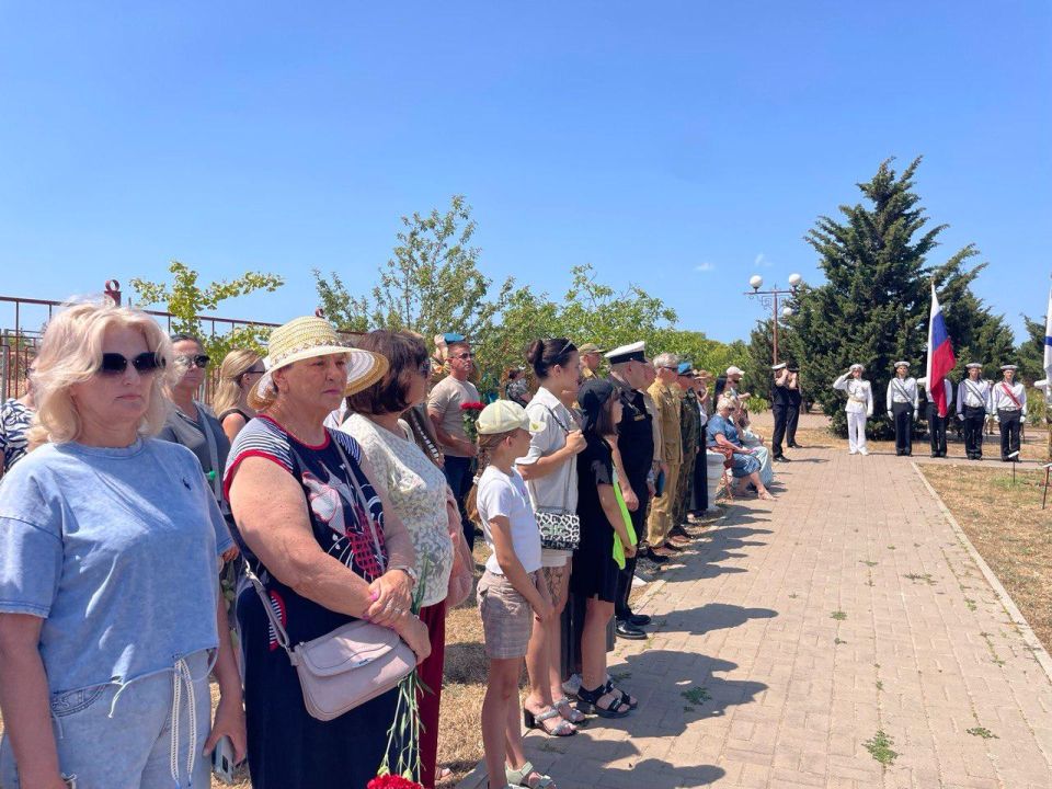 В Сквере Героев СВО прошла торжественная церемония отдания воинских, гражданских почестей и духовного поминовения воинов, павших на поле битвы при СВО В Сквере Героев СВО прошла торжественная церемония отдания воинских, гражданских почестей и духовного поминовения воинов, павших на поле битвы при СВО