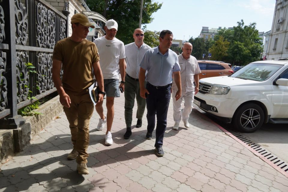 За счет средств, выделенных Керчи по инициативе Главы Республики Крым Сергея Аксенова, принято решение о ремонте пешеходных зон на центральных улицах города Козлова и Пролетарской За счет средств, выделенных Керчи по инициативе Главы Республики Крым Сергея Аксенова, принято решение о ремонте пешеходных зон на центральных улицах города Козлова и Пролетарской