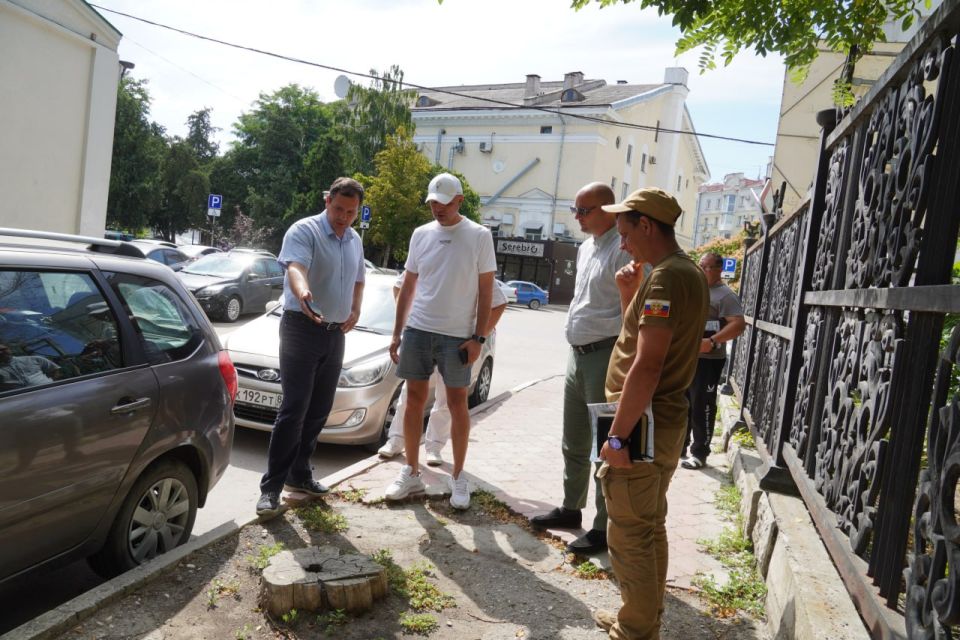 За счет средств, выделенных Керчи по инициативе Главы Республики Крым Сергея Аксенова, принято решение о ремонте пешеходных зон на центральных улицах города Козлова и Пролетарской За счет средств, выделенных Керчи по инициативе Главы Республики Крым Сергея Аксенова, принято решение о ремонте пешеходных зон на центральных улицах города Козлова и Пролетарской