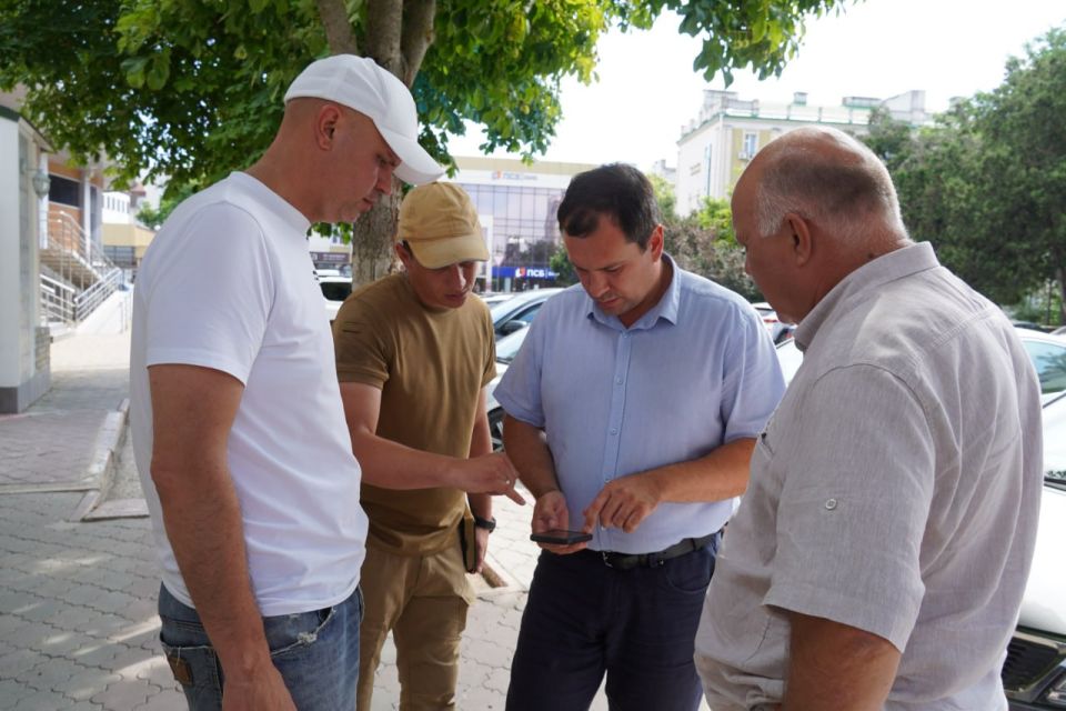 За счет средств, выделенных Керчи по инициативе Главы Республики Крым Сергея Аксенова, принято решение о ремонте пешеходных зон на центральных улицах города Козлова и Пролетарской За счет средств, выделенных Керчи по инициативе Главы Республики Крым Сергея Аксенова, принято решение о ремонте пешеходных зон на центральных улицах города Козлова и Пролетарской