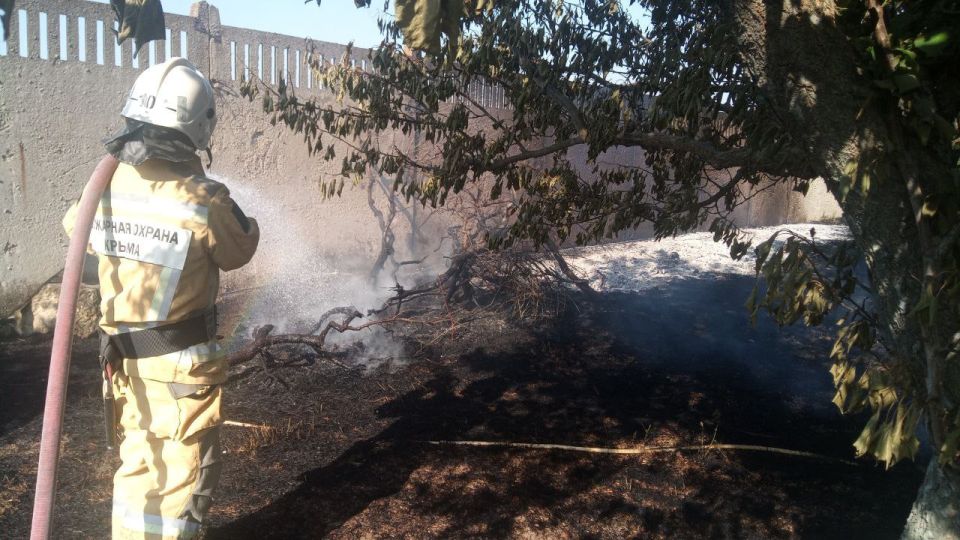 За прошедшие выходные дни сотрудники МЧС Республики Крым 15 раз привлекались для тушения сухой растительности За прошедшие выходные дни сотрудники МЧС Республики Крым 15 раз привлекались для тушения сухой растительности
