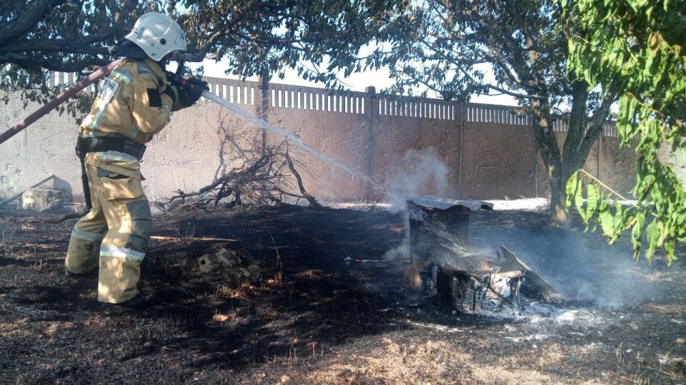 За прошедшие выходные дни сотрудники МЧС Республики Крым 15 раз привлекались для тушения сухой растительности За прошедшие выходные дни сотрудники МЧС Республики Крым 15 раз привлекались для тушения сухой растительности