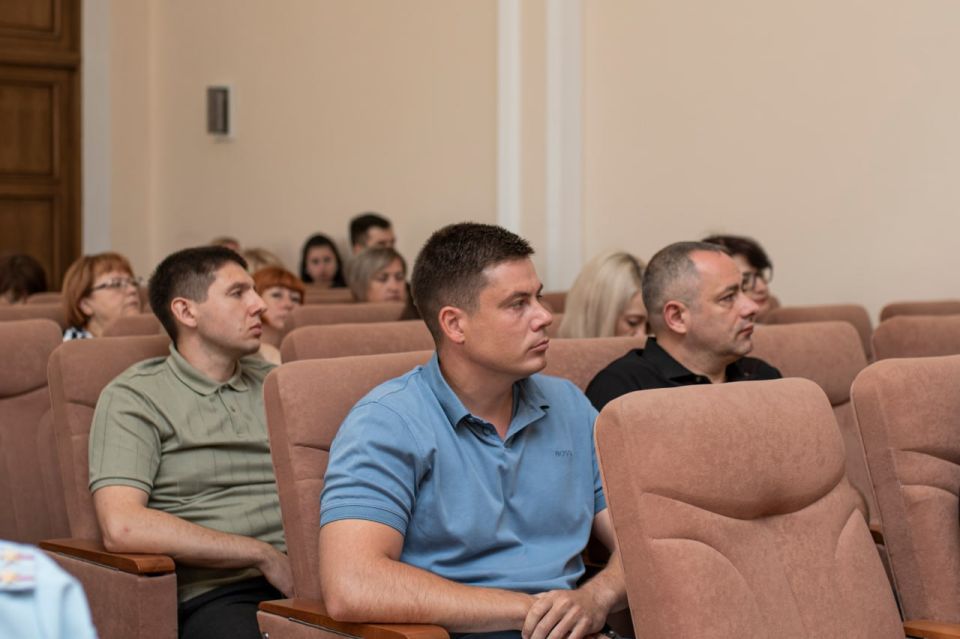 В Симферополе состоялось оперативно-хозяйственное совещание, в ходе которого руководители структурных подразделений отчитались о проделанной работе В Симферополе состоялось оперативно-хозяйственное совещание, в ходе которого руководители структурных подразделений отчитались о проделанной работе