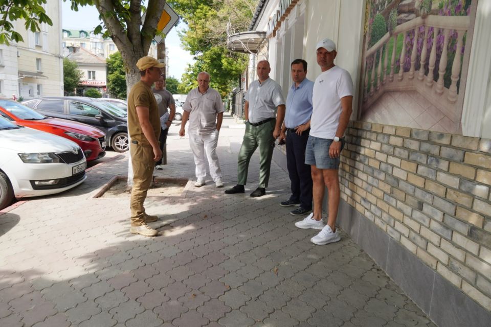 За счет средств, выделенных Керчи по инициативе Главы Республики Крым Сергея Аксенова, принято решение о ремонте пешеходных зон на центральных улицах города Козлова и Пролетарской За счет средств, выделенных Керчи по инициативе Главы Республики Крым Сергея Аксенова, принято решение о ремонте пешеходных зон на центральных улицах города Козлова и Пролетарской