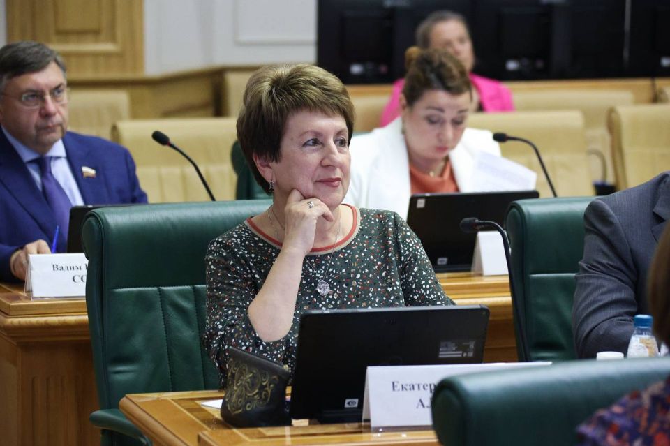 Екатерина Алтабаева: Накануне приняла участие в работе Комиссии СФ по мониторингу законодательства РФ в сфере государственного контроля Екатерина Алтабаева: Накануне приняла участие в работе Комиссии СФ по мониторингу законодательства РФ в сфере государственного контроля