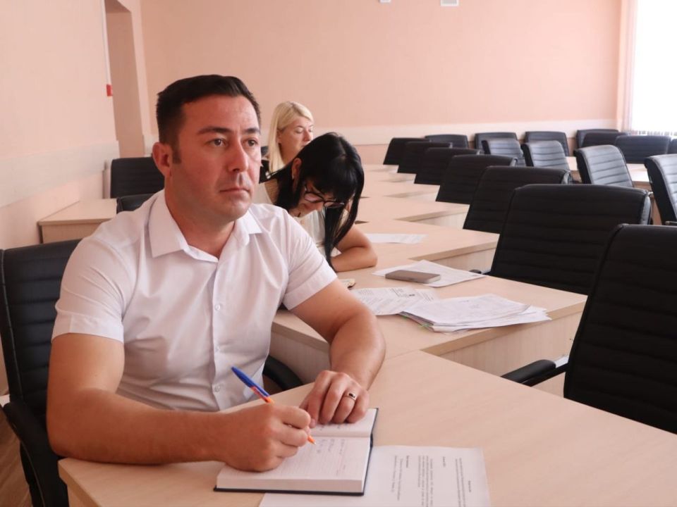 Инна Федоренко: Продолжаем работу, направленную на легализацию заработной платы и трудовых отношений, а также на рассмотрение работодателями вопроса по увеличению уровня заработной платы наемным работникам не менее среднего... Инна Федоренко: Продолжаем работу, направленную на легализацию заработной платы и трудовых отношений, а также на рассмотрение работодателями вопроса по увеличению уровня заработной платы наемным работникам не менее среднего...