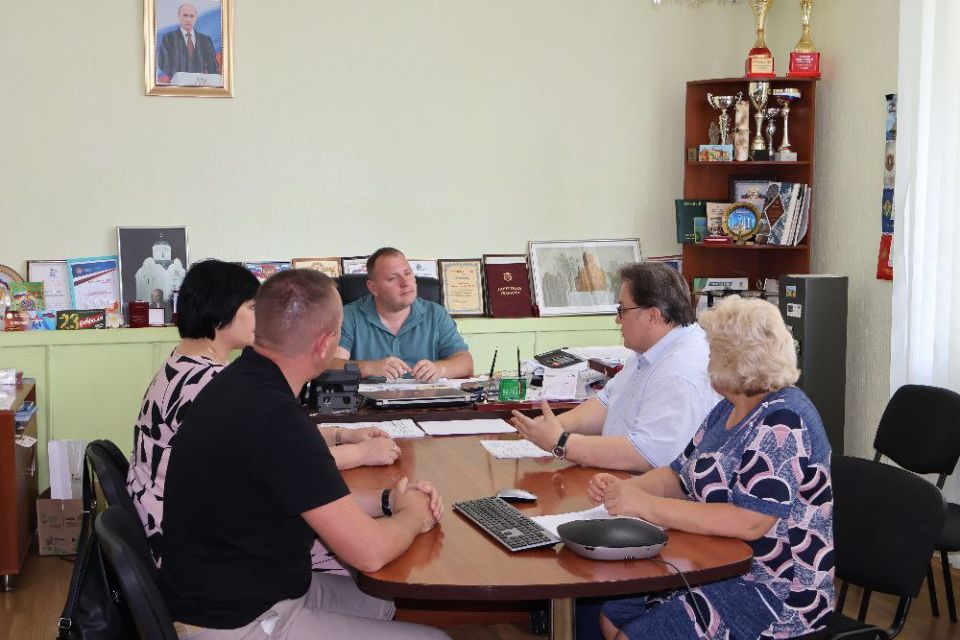 Денис Олейник: Сегодня Раздольненский район посетил председатель Государственного комитета по делам архивов Республики Крым Олег Лобов, совместно с заместителем председателя Государственного комитета по делам архивов Павлом... Денис Олейник: Сегодня Раздольненский район посетил председатель Государственного комитета по делам архивов Республики Крым Олег Лобов, совместно с заместителем председателя Государственного комитета по делам архивов Павлом...