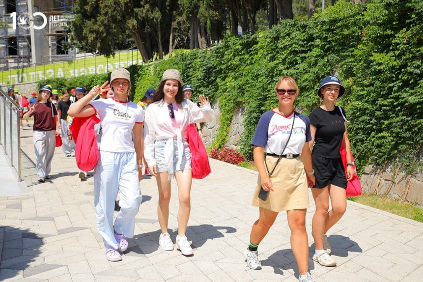 В «Артеке» стартовала восьмая международная смена В «Артеке» стартовала восьмая международная смена