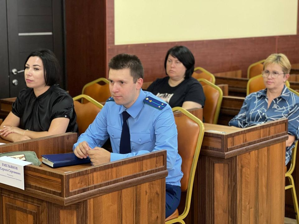 Игорь Ивин: При участии Джанкойского Межрайонного прокурора Юрия Марасова и заместителя начальника Межрайонной ИФНС России № 2 по Республике Крым Светланы Поповой провел очередное заседание рабочей группы Межведомственной... Игорь Ивин: При участии Джанкойского Межрайонного прокурора Юрия Марасова и заместителя начальника Межрайонной ИФНС России № 2 по Республике Крым Светланы Поповой провел очередное заседание рабочей группы Межведомственной...