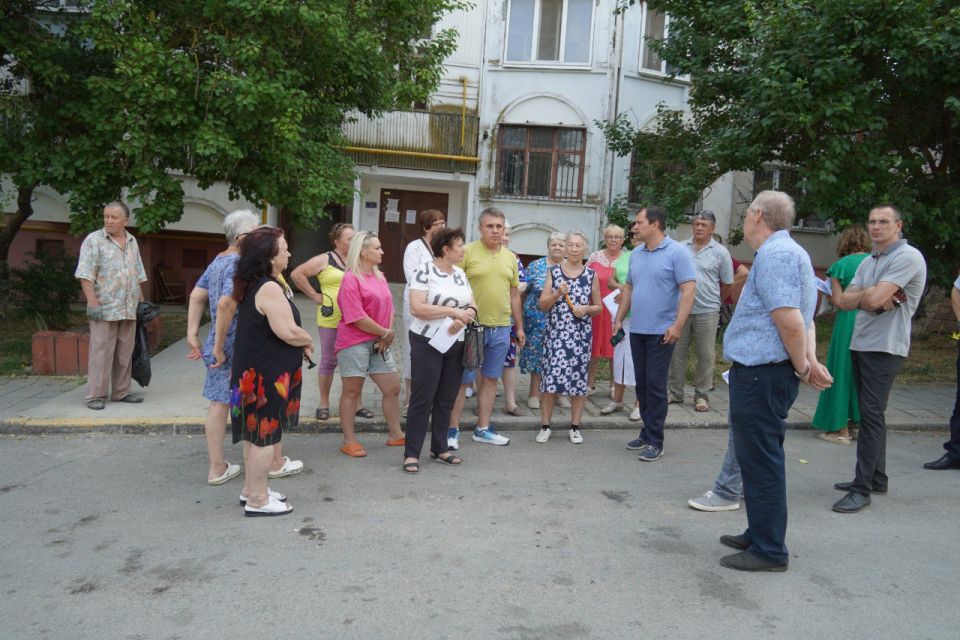 Глава администрации Керчи Олег Каторгин провел встречу с жителями Верхнего Солнечного Глава администрации Керчи Олег Каторгин провел встречу с жителями Верхнего Солнечного
