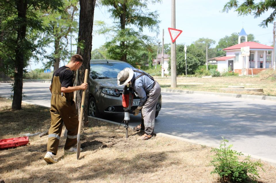 В Керчи устанавливают дорожные знаки у бывшего гипсового завода В Керчи устанавливают дорожные знаки у бывшего гипсового завода
