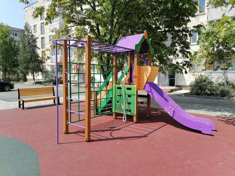 Светлана Маслова: В поселке Орехово в этом году благоустроена дворовая территория по проспекту 60 лет СССР д.1,3 и парк по улице Кирова Светлана Маслова: В поселке Орехово в этом году благоустроена дворовая территория по проспекту 60 лет СССР д.1,3 и парк по улице Кирова