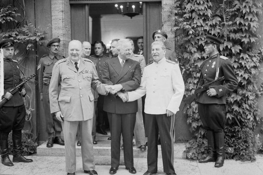 17 июля 1945 года в Потсдаме открылась конференция стран, победивших во Второй мировой войне 17 июля 1945 года в Потсдаме открылась конференция стран, победивших во Второй мировой войне