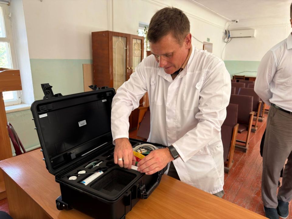 Антон Кравец: Рад сообщить, что в нашей районной больнице проявилось новое современное оборудование! Управляющий Головным отделением Сбербанка в Крыму Андрей Подсвиров передал нам аппаратно-програмный комплекс мобильной... Антон Кравец: Рад сообщить, что в нашей районной больнице проявилось новое современное оборудование! Управляющий Головным отделением Сбербанка в Крыму Андрей Подсвиров передал нам аппаратно-програмный комплекс мобильной...