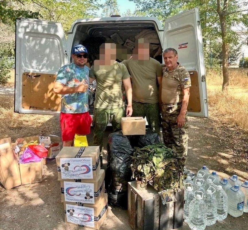 В Евпатории продолжается сбор гуманитарной помощи для участников СВО В Евпатории продолжается сбор гуманитарной помощи для участников СВО