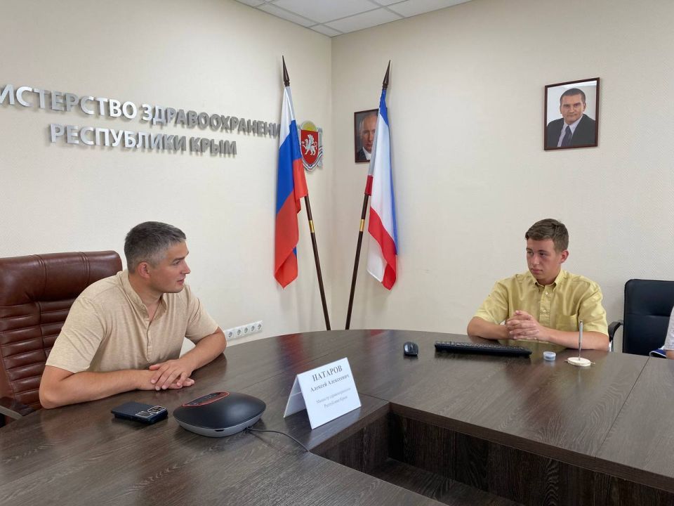 Встретился с юным изобретателем - учеником 10 класса Крымской гимназии-интерната для одарённых детей Дмитрием Федуличевым Встретился с юным изобретателем - учеником 10 класса Крымской гимназии-интерната для одарённых детей Дмитрием Федуличевым