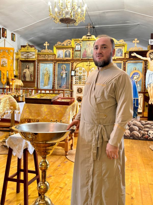 Свято-Никольский храм в Бахчисарае Свято-Никольский храм в Бахчисарае