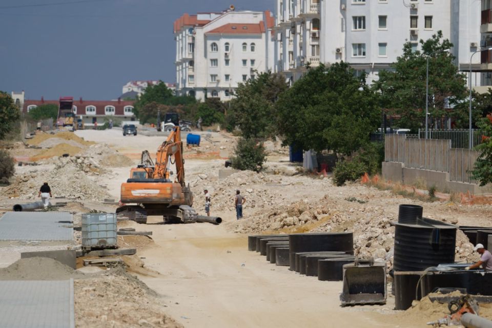 Михаил Развожаев: Начали асфальтировать дорогу на Античном проспекте