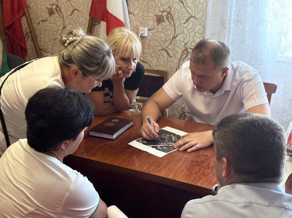 Антон Кравец: Сегодня провёл встречу с председателями Советов многоквартирных домов в Охотское по ул.Садовая 58а, ул.Школьная 7а Антон Кравец: Сегодня провёл встречу с председателями Советов многоквартирных домов в Охотское по ул.Садовая 58а, ул.Школьная 7а