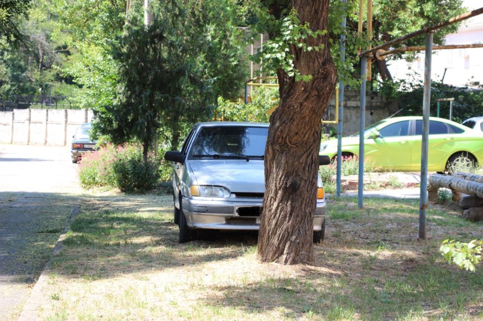 В Керчи продолжается работа по выявлению нарушителей правил парковки В Керчи продолжается работа по выявлению нарушителей правил парковки