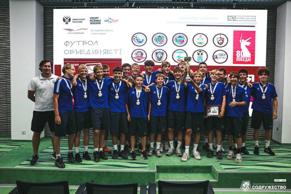 Михаил Развожаев: Спортсмены севастопольской спортивной школы №3 по футболу — победители летнего тура объединенного чемпионата по футболу «Содружество» среди команд возрастной группы U-15!