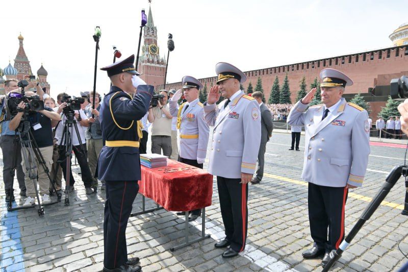 Владимир Колокольцев выступил на церемонии вручения дипломов о высшем образовании и нагрудных знаков выпускникам Московского университета МВД России имени В.Я. Кикотя Владимир Колокольцев выступил на церемонии вручения дипломов о высшем образовании и нагрудных знаков выпускникам Московского университета МВД России имени В.Я. Кикотя