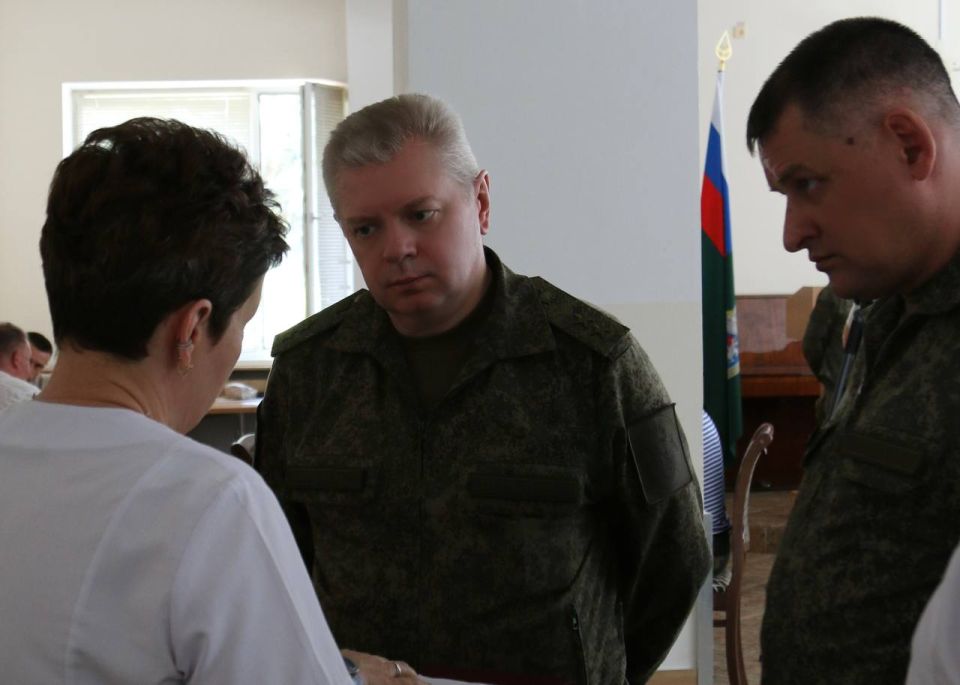 Руководство и сотрудники военных следственных органов СК России провели личный прием военнослужащих в Сакском военном клиническом санатории им. Н.И. Пирогова Руководство и сотрудники военных следственных органов СК России провели личный прием военнослужащих в Сакском военном клиническом санатории им. Н.И. Пирогова