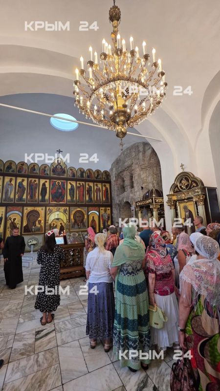 В Керчь прибыл морской крестный ход в честь святых правителей Руси В Керчь прибыл морской крестный ход в честь святых правителей Руси