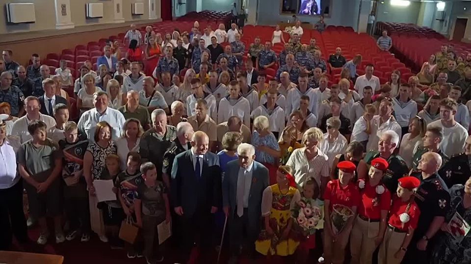 Михаил Развожаев: В Доме офицеров флота сегодня устроили концерт для нашего юбиляра — Михаила Степановича Латохи