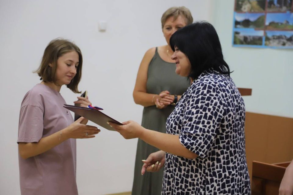 Ольга Урайкина: Приняла участие в аппаратном совещании администрации Бахчисарайского района, которое прошло в большом зале под председательством главы администрации Бахчисарайского района Анжелики Ястребовой Ольга Урайкина: Приняла участие в аппаратном совещании администрации Бахчисарайского района, которое прошло в большом зале под председательством главы администрации Бахчисарайского района Анжелики Ястребовой