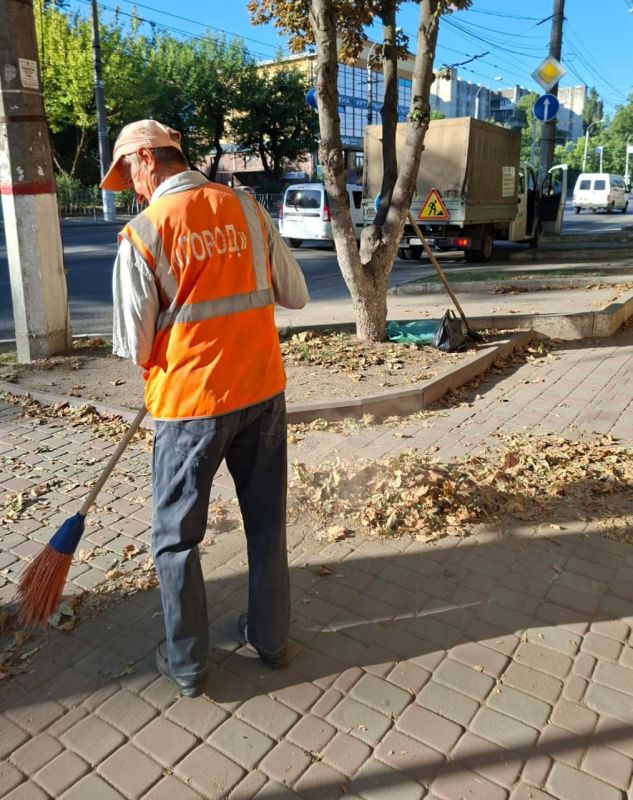 Ежедневно, в будни и выходные дни, сотрудники МБУ «Город» обеспечивают чистоту в Симферополе Ежедневно, в будни и выходные дни, сотрудники МБУ «Город» обеспечивают чистоту в Симферополе