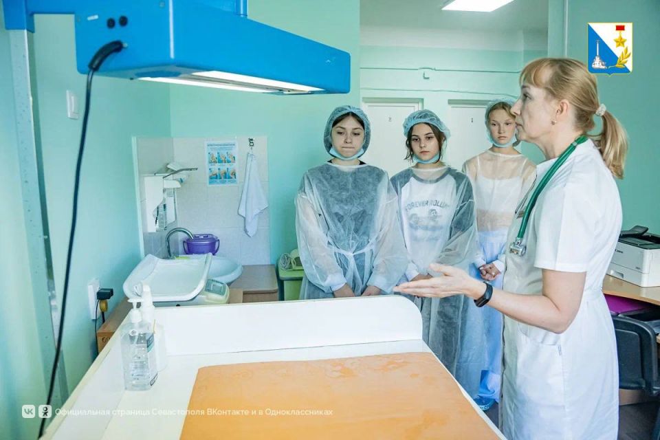 День открытых дверей для школьников и студентов-медиков День открытых дверей для школьников и студентов-медиков