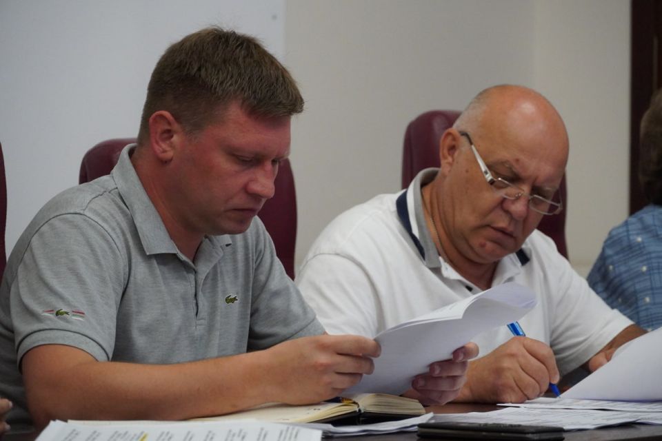 Глава администрации Керчи Олег Каторгин провел аппаратное совещание со своими заместителями и руководителями структурных подразделений администрации Глава администрации Керчи Олег Каторгин провел аппаратное совещание со своими заместителями и руководителями структурных подразделений администрации